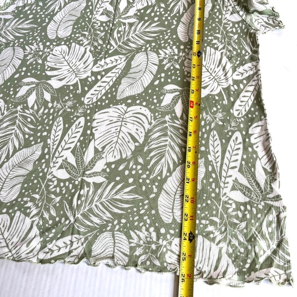 UGG Koolaburra Green Tropical Blouse Stretch Top Short Sleeve Size L - Picture 5 of 6